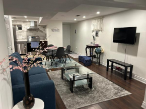 Beautiful Lower level 2 bedroom aprt